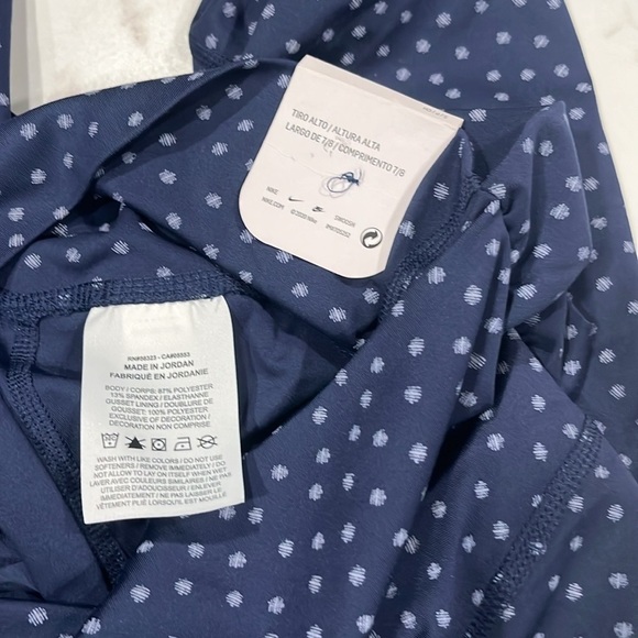 Nike DRI-FIT Twist Top Cropped Yoga Leggings - Picture 7 of 8